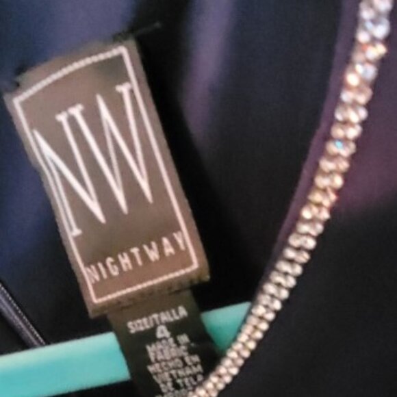 NEW Nightway Womens Navy Full Length Embellished Evening Dress Gown  Sz 4 - Picture 4 of 4